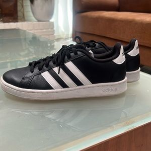 Adidas GrandCourt. Mens 8.5. Womens 10